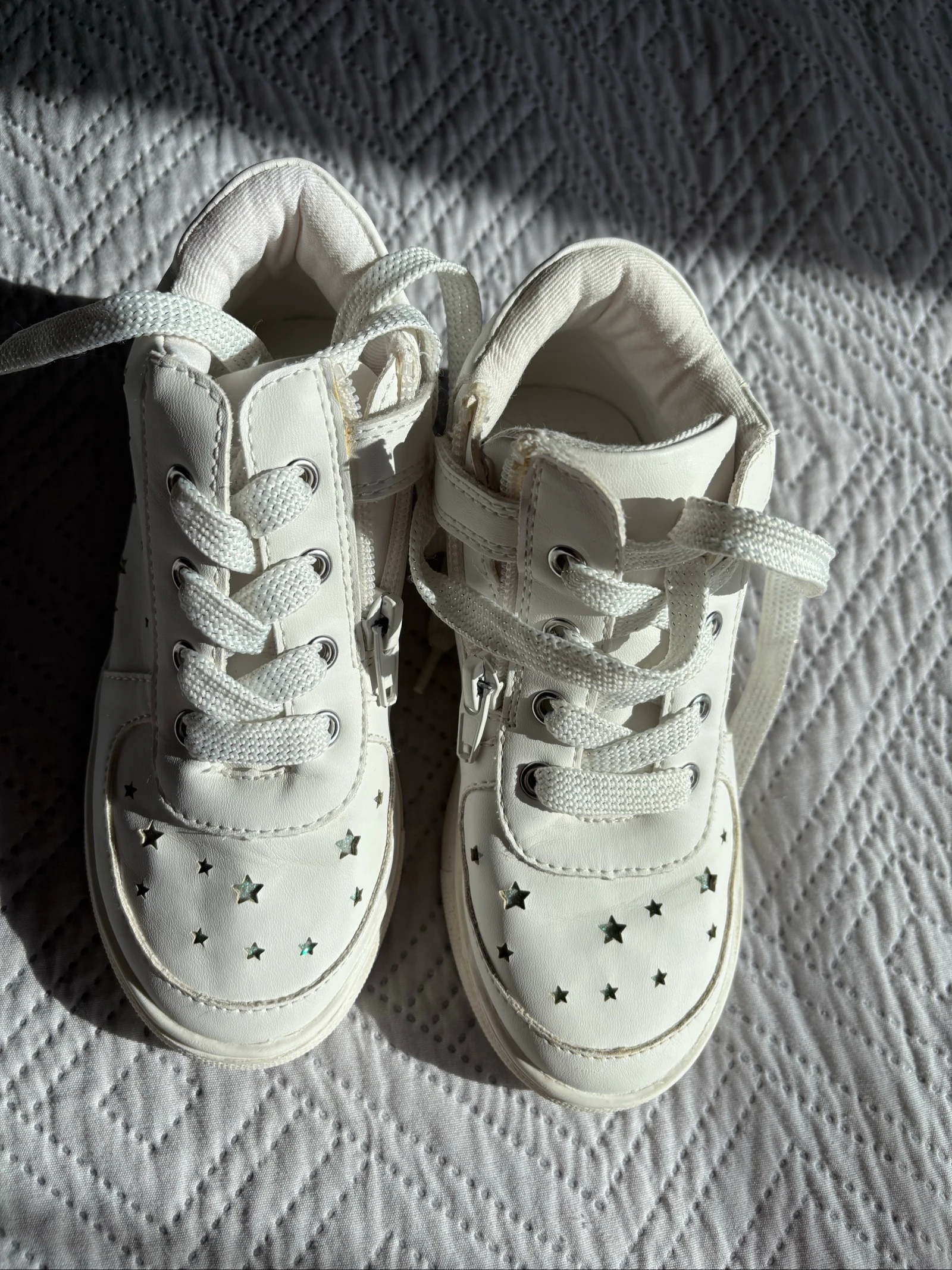 🌸 White sneakers with stars - Size 28 – photo 6